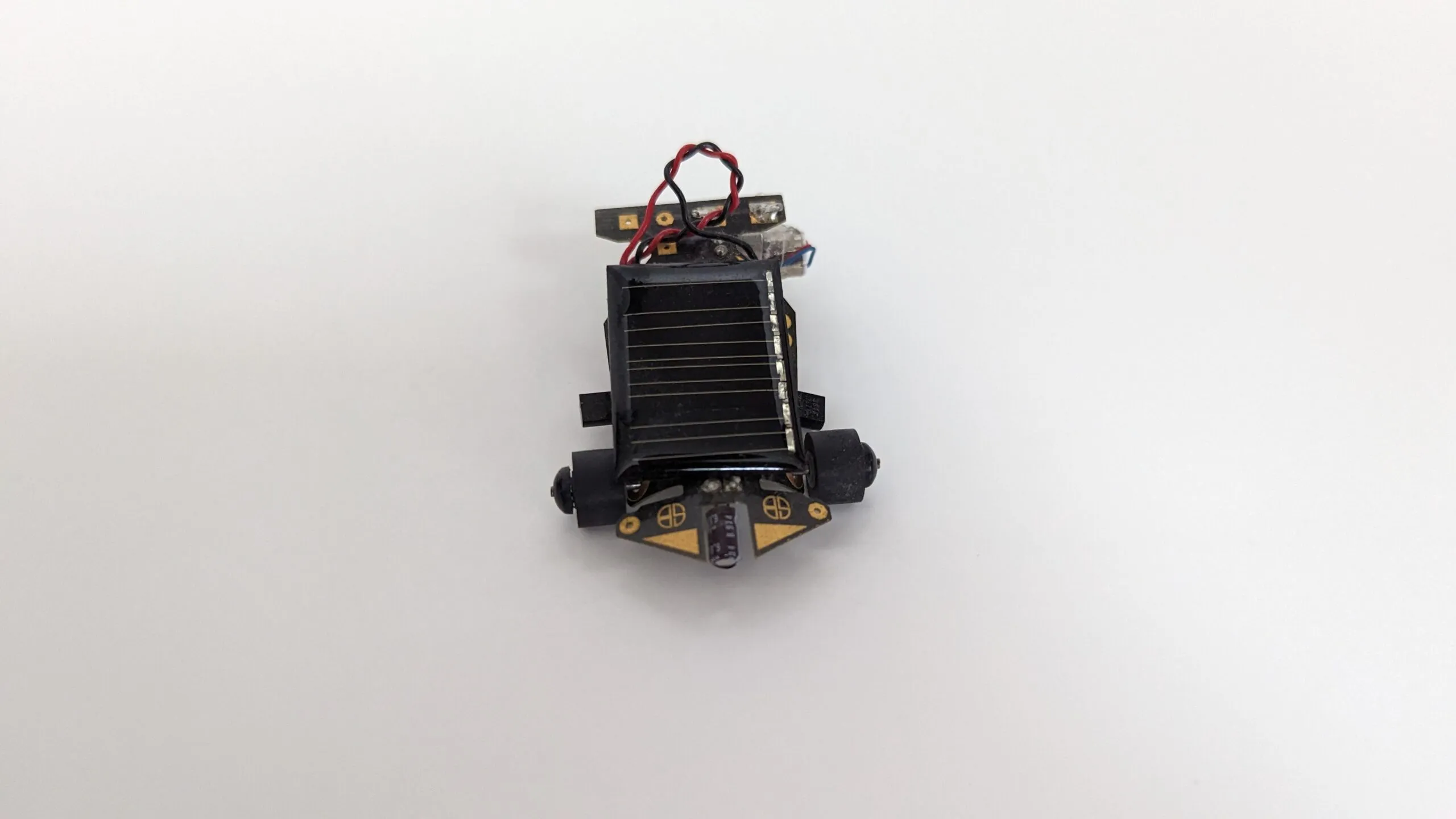 Front-on view of the Solar Roller with the electrolytic capacitor at its nose.