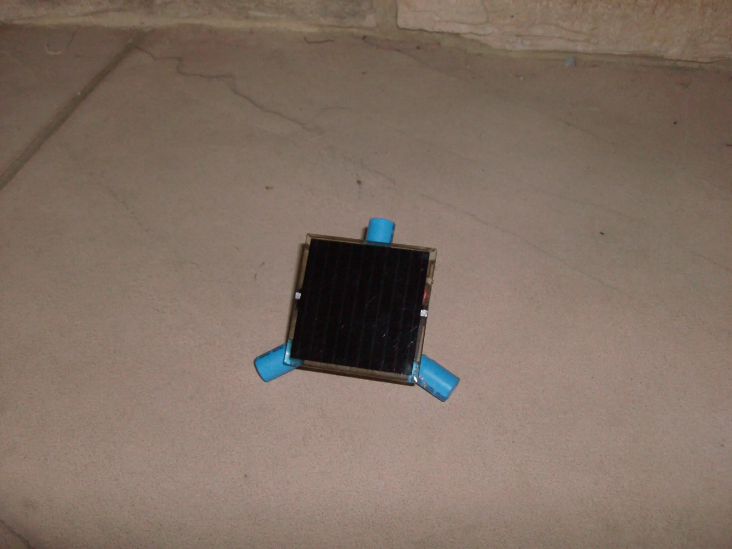 The Symet resting on capacitor-foot orientation 1.