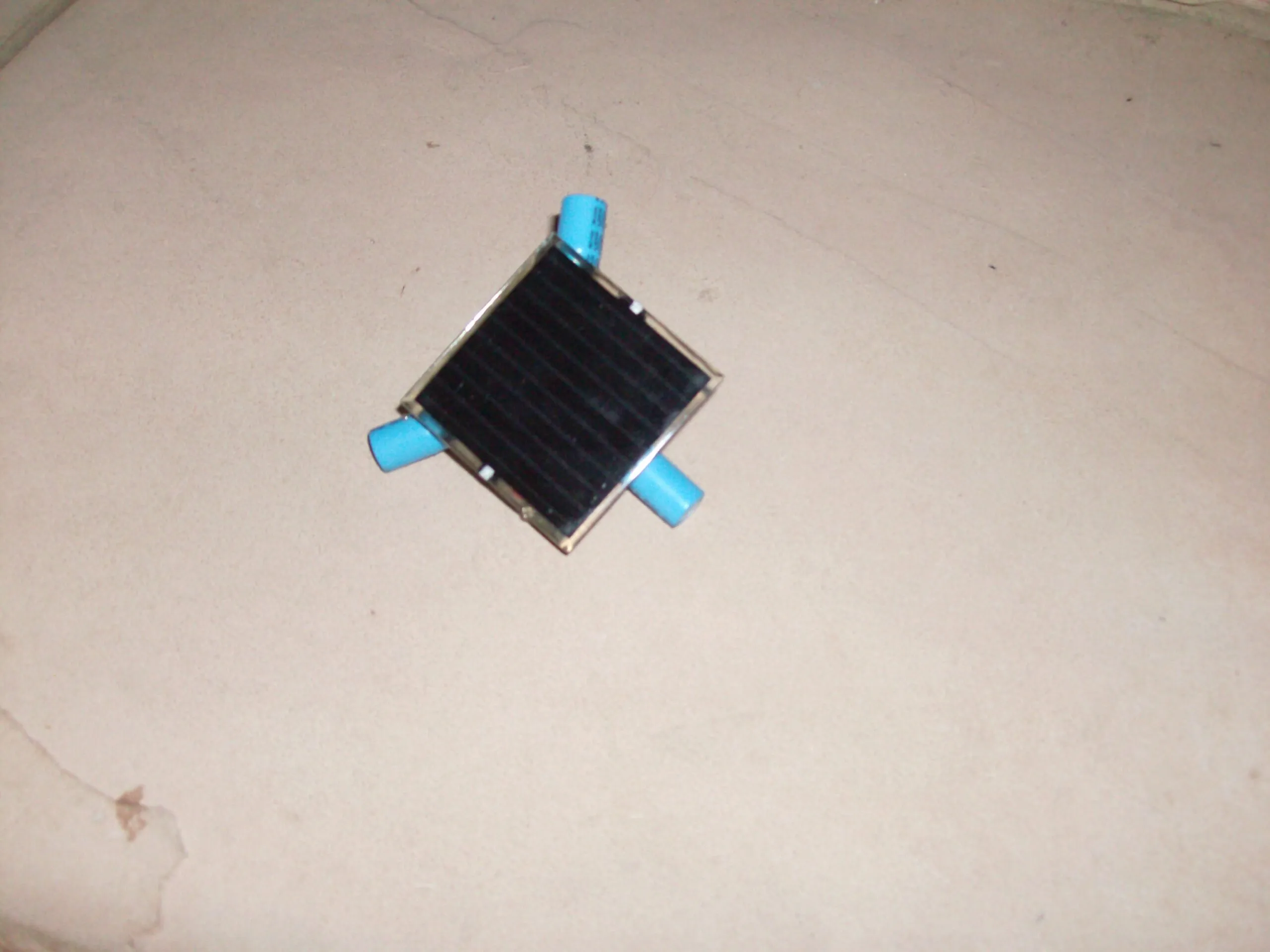 The Symet resting on capacitor-foot orientation 2.