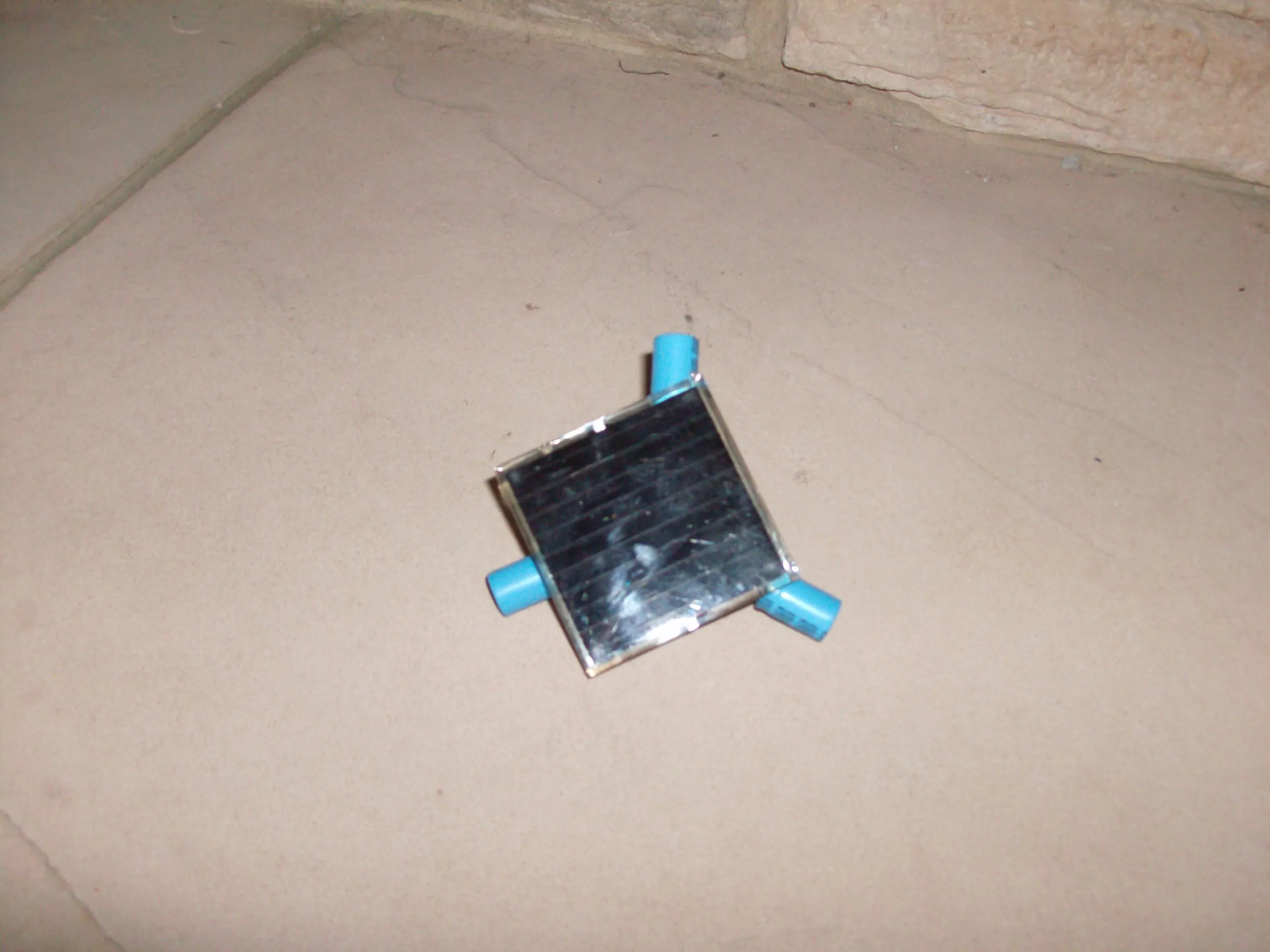 The Symet resting on capacitor-foot orientation 3.