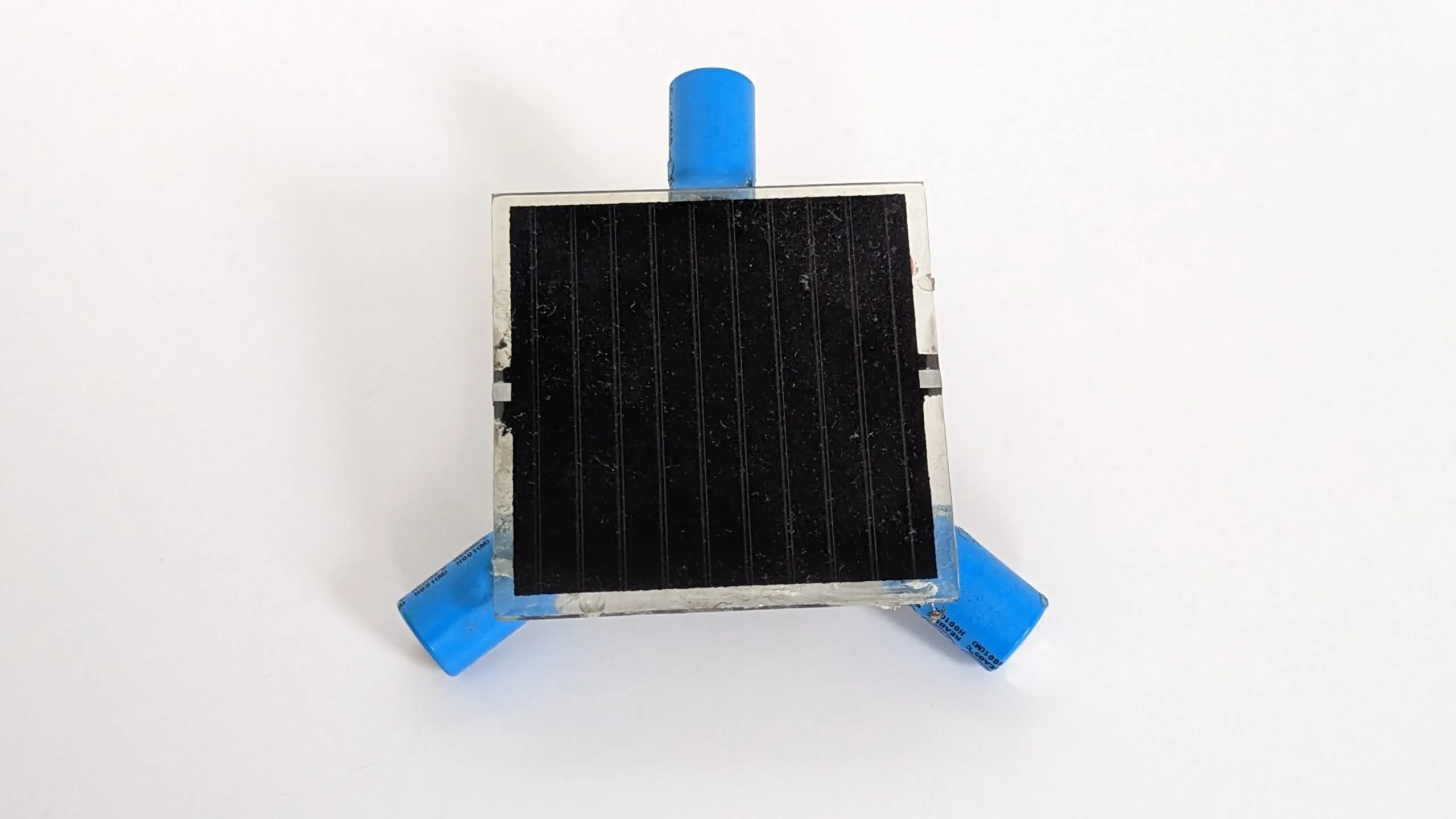 Second top-down angle of the Symet, capacitor feet visible at three corners of the cell.