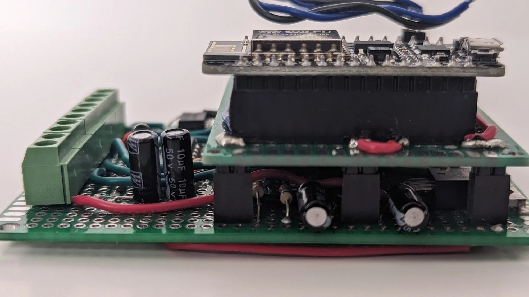 The stack from the side, showing the gap between the daughterboard and the base with the capacitors and TO-220 parts between them.