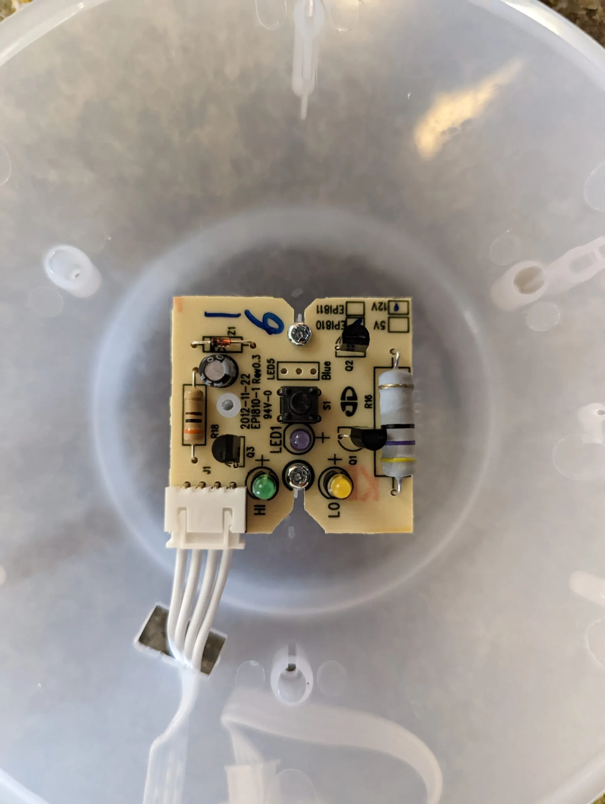 The EPI810 control board inside the dome: the mode button in the middle, green HI and yellow LO LEDs below it, and 12 V / 5 V select pads in the corner.