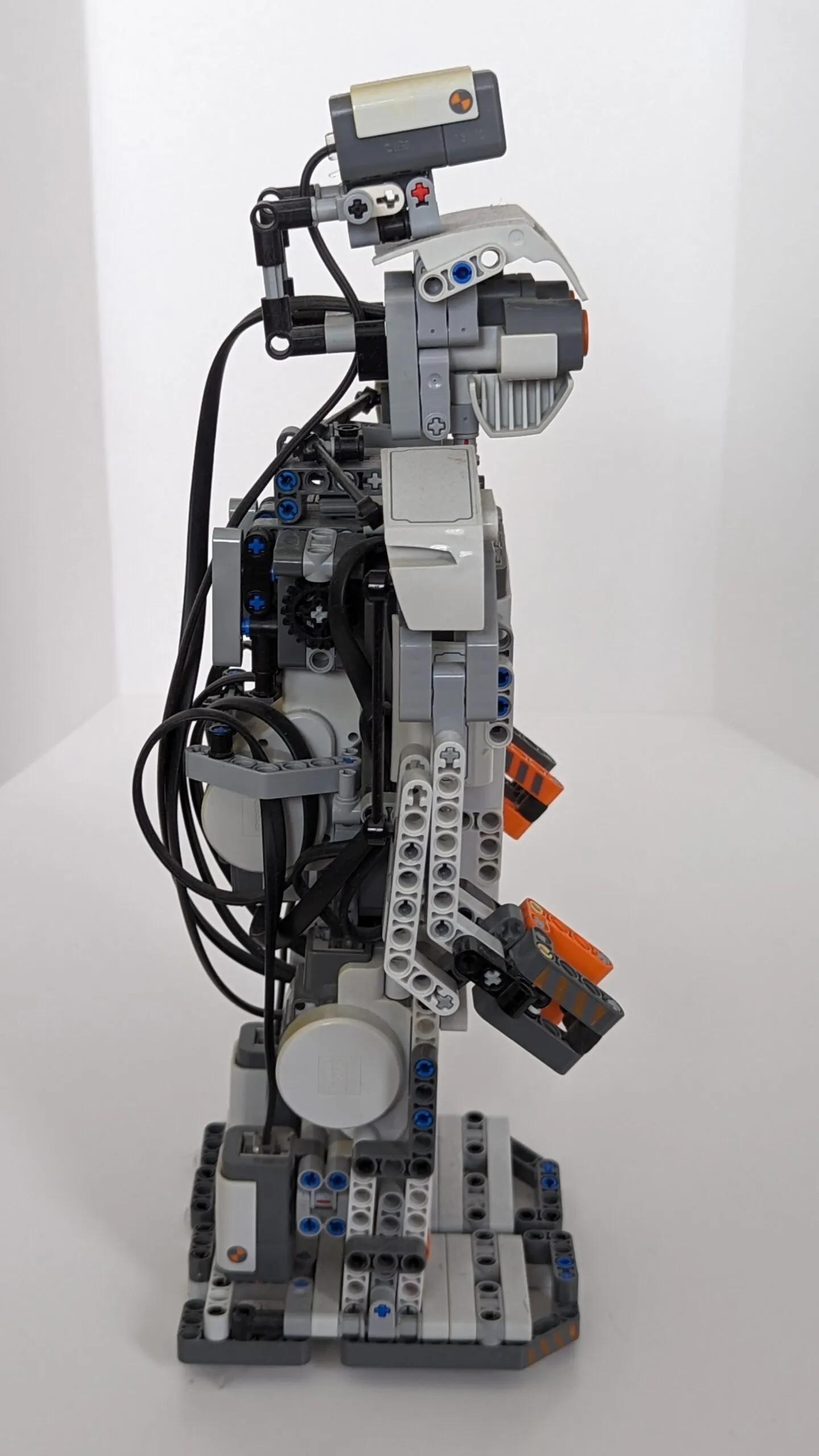 Beta Rex's other profile, drive cables looping from shoulder to hip.