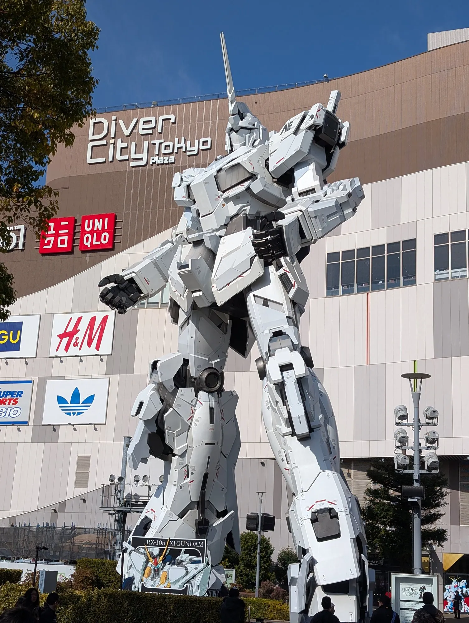 Robots in the Wild ~ The Unicorn Gundam at Odaiba